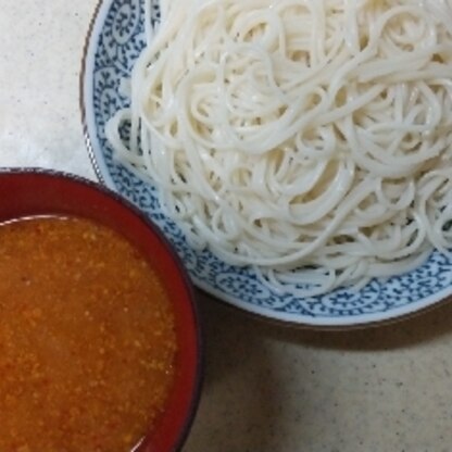 鴨せいろを初め、温かい汁と冷たい麺は良いですね。これもピリ辛で大変美味しかったです。食欲ない時にもこれはいけそうです。あと、酒を入れる説明もれと思いますが。